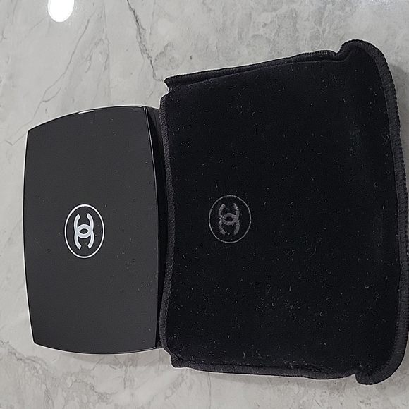 CHANEL Other - ULTRA LE TEINT Ultrawear All-Day Comfort Flawless Finish Compact Foundation